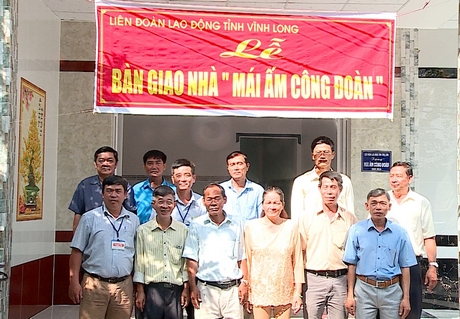 Lễ trao “Mái ấm Công đoàn”