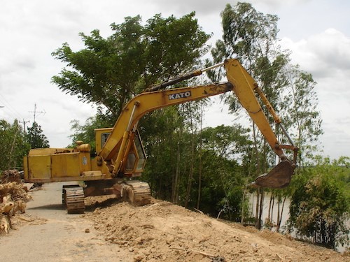 Gia cố bờ sông, kênh mương... chủ động trong công tác phòng chống sạt lở là việc làm cấp bách của các ngành chức năng trong thời gian này.