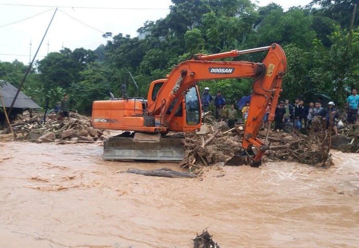 Riêng tuyến quốc lộ 4H nối huyện Mường Tè với thành phố Lai Châu và nối huyện Mường Tè với tỉnh Điện Biên có khối lượng đất đá hơn 42 nghìn mét khối sẽ cố gắng thông xe trong ngày hôm nay 4/9.