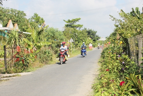 Sau 3 năm về đích nông thôn mới, những con đường xã Phú Lộc ngày càng đẹp hơn.