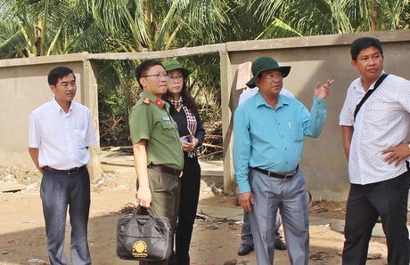 Đoàn đi thực tế tại Trường Tiểu học Nguyễn Văn Thời.