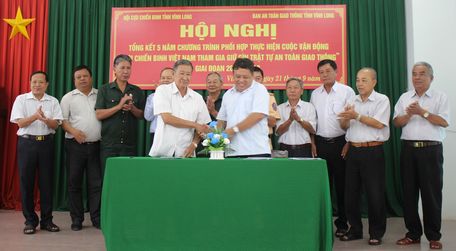 Dịp này, Hội CCB tỉnh và Ban ATGT tỉnh ký kết chương trình phối hợp 5 năm giai đoạn 2018- 2023.