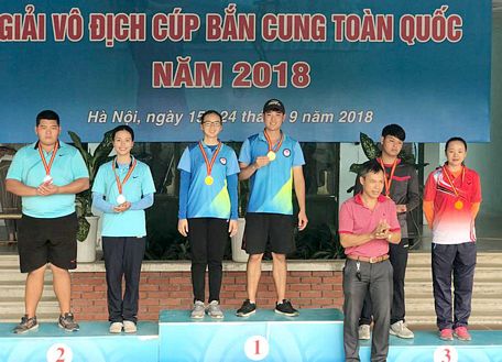 Cặp VĐV Nguyễn Văn Đầy/Nguyễn Tường Vy nhận HCV.