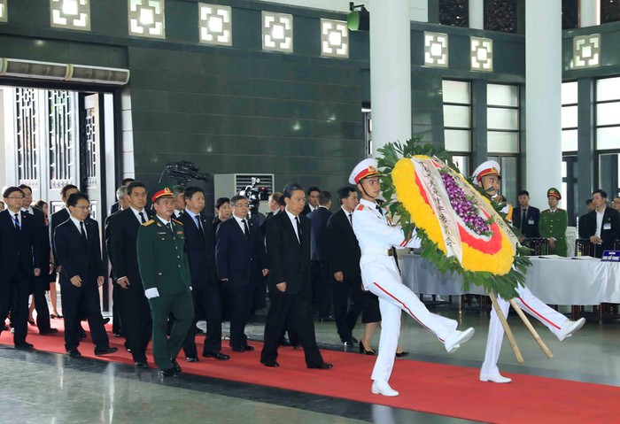 Đoàn nước Cộng hòa nhân dân Trung Hoa, do đồng chí Triệu Lạc Tế, Ủy viên Thường vụ Bộ Chính trị, Bí thư Ủy ban Kiểm tra Kỷ luật Trung ương Đảng Cộng sản Trung Quốc dẫn đầu, viếng Chủ tịch nước Trần Đại Quang. (Ảnh: TTXVN)