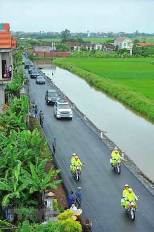 Đoàn xe đưa linh cữu Chủ tịch nước Trần Đại Quang về quê hương Kim Sơn - Ninh Bình. (Nguồn: TTXVN)