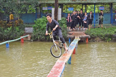 Du khách đến tham quan, vui chơi tại Khu du lịch Vinh Sang (Long Hồ).