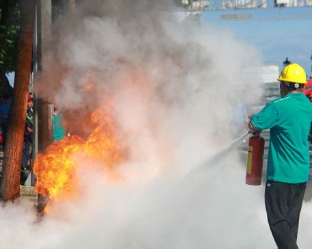 Các đội thi đấu nội dung 100m vượt chướng ngại vật, dập tắt đám cháy, cứu người, di chuyển tài sản.