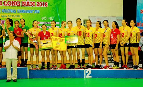 Đội nữ Truyền hình Vĩnh Long nhận giải nhì.