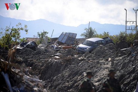  11 ngày sau thảm họa, Palu vẫn ngổn ngang. (Ảnh: Quang Trung)