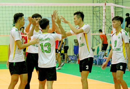 Niềm vui chiến thắng của đội XSKT Vĩnh Long trước Thể Công.