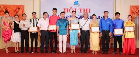 Trao giải tập thể cho các đơn vị