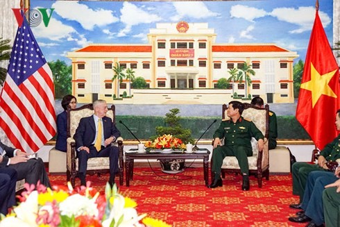 Đại tướng Ngô Xuân Lịch tiếp ông James Mattis, Bộ trưởng Quốc phòng Hoa Kỳ.