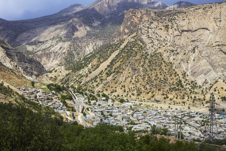 Tuyến đường sắt giữa Dorud và Andimeshk ở Iran là một trong những chặng đường kỳ vỹ nhất thế giới, đi qua những thác nước và những con sông tuyệt đẹp.