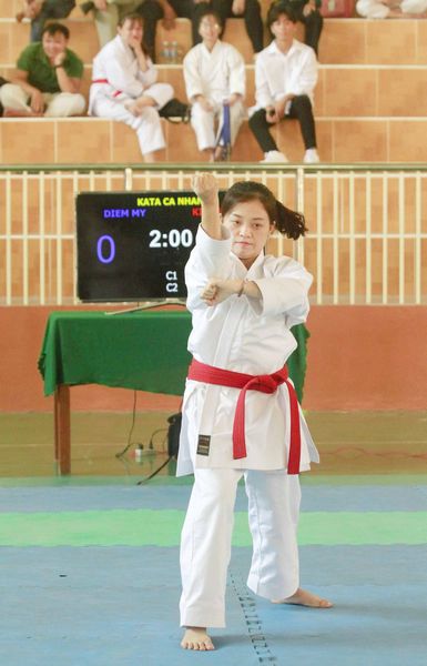 Thi đấu quyền nội dung trên 29 tuổi.