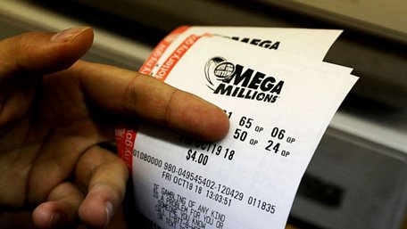 Vé số Mega Millions. Ảnh: ABC News