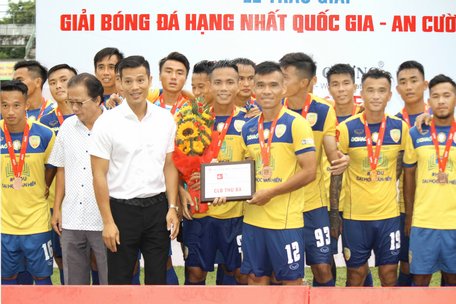 Đồng Tháp nhận HCĐ Giải Hạng nhất quốc gia 2018, được xem là thành công ở mùa Giải Hạng nhất quốc gia 2018.