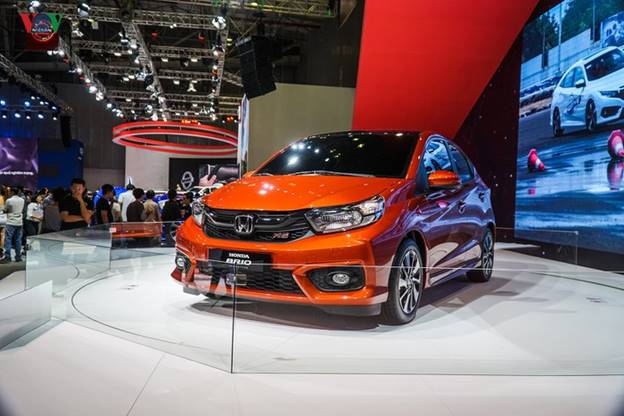 Honda Brio: Dù chỉ được mang về Việt Nam nhằm trưng bày và khảo sát thị trường, nhưng chiếc xe đô thị cỡ nhỏ của Honda thu hút rất nhiều sự quan tâm.