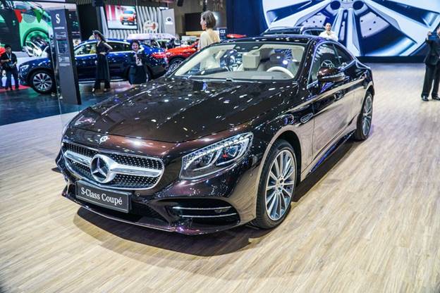 Mercedes S450 4Matic Coupe: Mẫu xe thể thao hạng sang tạo điểm nhấn với thiết kế tinh tế kết hợp cùng nội thất ốp gỗ, bọc da cao cấp.