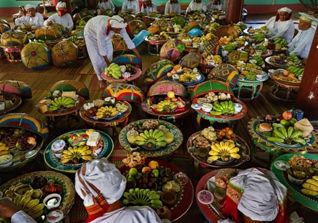  Lễ Wa-Ha là một trong những nghi lễ truyền thống quan trọng của đồng bào Chăm Bà Ni vùng Nam Trung Bộ, thể hiện sự tưởng nhớ, lòng thành kính của người còn sống đối với người đã khuất, ông bà tổ tiên. (Nguồn ảnh: BTC)