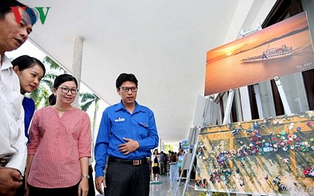Các đại biểu dự hội thảo tìm hiểu về Hà Tiên.