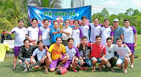 Đội Trường THPT Lưu Văn Liệt (TP Vĩnh Long) vô địch mùa giải 2018.