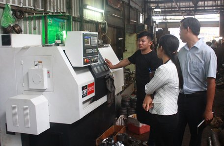 Máy tiện CNC CK6132 giúp tiện nhanh, chính xác hơn nhiều lần so với máy cơ