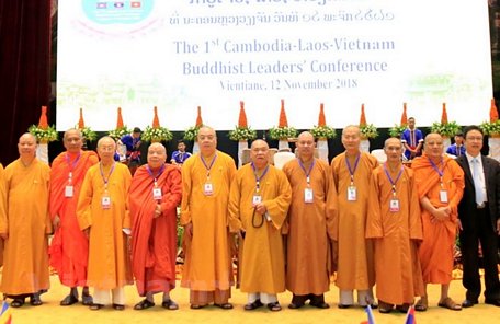 Đoàn đại biểu Việt Nam chụp ảnh lưu niệm tại hội nghị. (Ảnh: Phạm Kiên/Vietnam+)