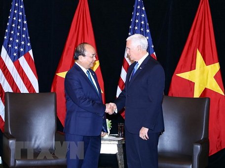 Thủ tướng Nguyễn Xuân Phúc gặp song phương Phó Tổng thống Mỹ Mike Pence. (Ảnh: Thống Nhất/TTXVN)