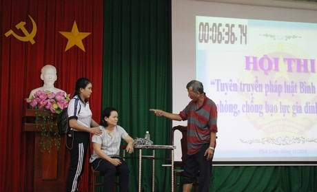 Mỗi câu chuyện giúp mọi người hiểu sâu hơn về các văn bản pháp luật về bình đẳng giới và phòng chống bạo lực gia đình.