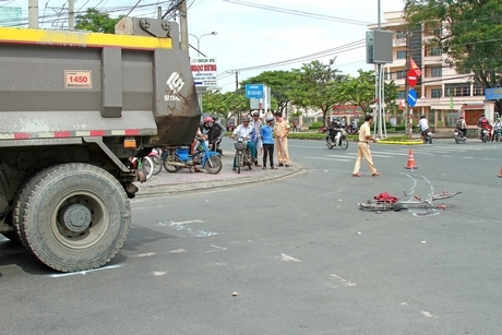 Vụ TNGT tại ngã ba đường Nguyễn Huệ- đường Võ Văn Kiệt.