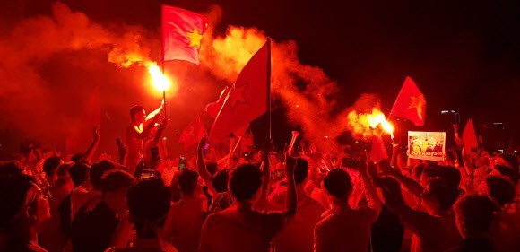 Không khí ăn mừng ở Việt Nam (ảnh: Hani)