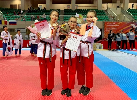 Bộ 3 VĐV Việt Nam (trái sang): Lê Ngọc Hân, Nguyễn Thanh Hiền Linh, Châu Ngọc Tuyết Sang đã giành được HCĐ.