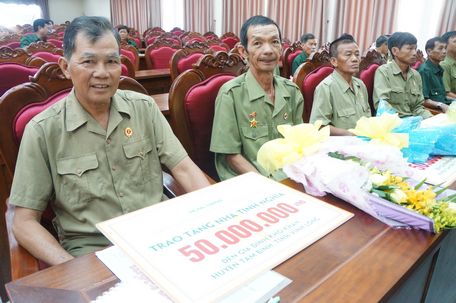Niềm vui của các cựu chiến binh khi ước mơ về căn nhà khang trang sắp thành hiện thực.
