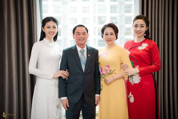 Thanh Tú và gia đình.