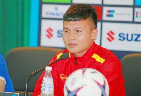 Tiền vệ của Hà Nội FC- Quang Hải cho biết, mình chưa chắc được xếp đá chính trong trận đấu với Campuchia.