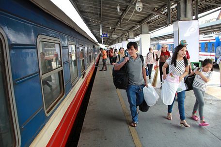 Hành khách đi tàu tại ga Sài Gòn trong dịp Tết tăng cao