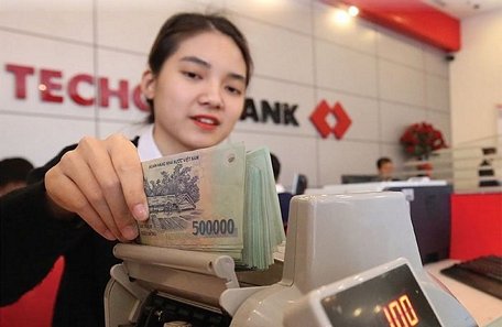 Lãi suất cao nhất tại Techcombank là 7%/năm dành cho các khoản tiền gửi kỳ hạn từ 12 tháng trở lên và số tiền gửi từ 3 tỷ đồng trở lên. Ảnh: Nguồn Techcombank.