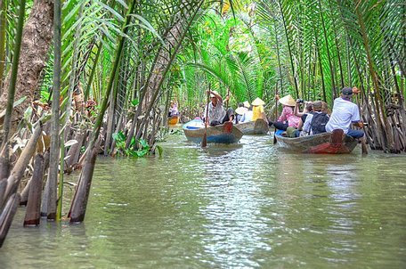  Từ 13 giờ hôm nay 24/11, nhiều tình thành ĐBSCL tạm ngưng các hoạt động du lịch sông nước. Ảnh: PHAN THANH