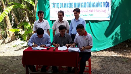 Lễ ký kết ghi nhớ tài trợ Dự án giao thông nông thôn.