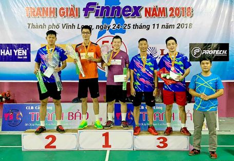 Các VĐV đạt giải đôi nam/nữ 80-.