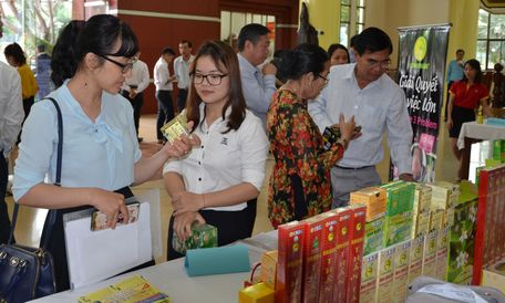 Tăng cường kết nối để tìm đầu ra cho nông sản.