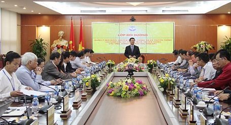 Bộ trưởng Nguyễn Mạnh Hùng phát biểu khai mạc khóa học dành cho Giám đốc các Sở Thông tin và Truyền thông. (Nguồn: MIC)