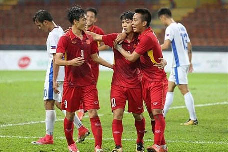 Công Phượng, Văn Toàn ăn mừng khi ghi bàn vào lưới Philippines tại SEA Games 29.