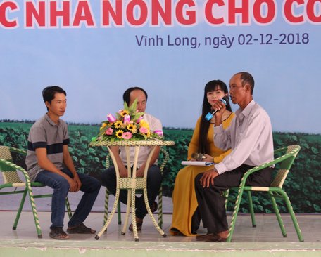 Giao lưu với hộ nông dân có hoàn cảnh khó khăn và nông dân sử vốn hiệu quả