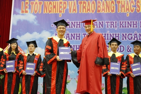 Những tân thạc sĩ của Trường ĐH Cửu Long.