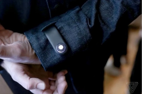 Áo khoác thông minh của Google và Levis giúp người dùng không để quên điện thoại.