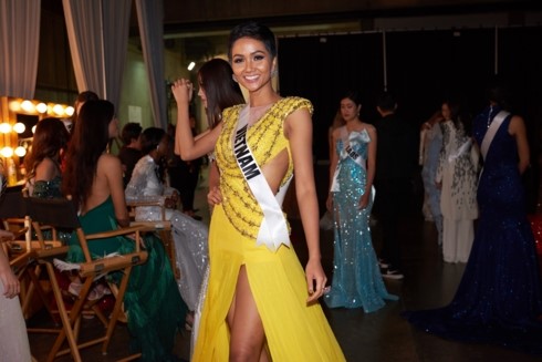 HHen Niê đã có phần trình diễn tốt tại đêm bán kết Miss Universe 2018.