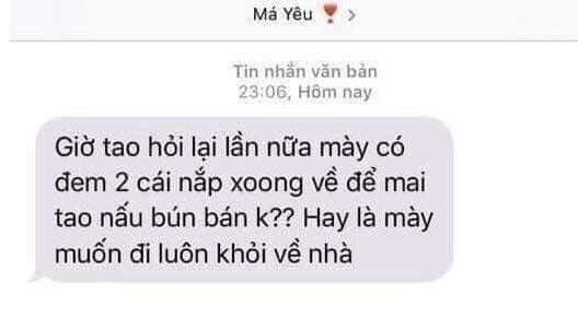   Nồi cơm và các nắp vung, tô, đĩa bằng kim loại... sau đêm đội tuyển Việt Nam chiến thắng. Tin nhắn đòi... nắp xoong của má!