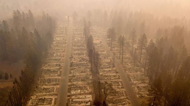 Một khu phố bị thiêu rụi ở Paradise, California ngày 15/11. Ảnh: AFP