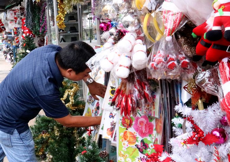 Các mặt hàng trang trí khá đa dạng.